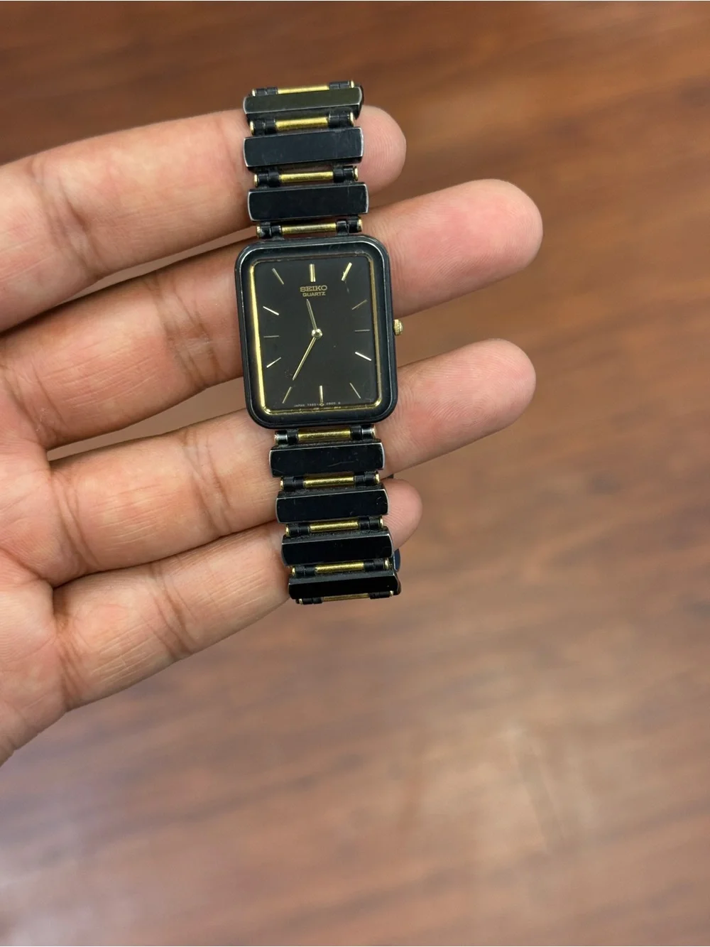 Seiko Vintage 1985 tank rare  Quartz Black & Gold Thin Watch unisex